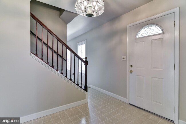 Building Photo - 6 Delta Ct