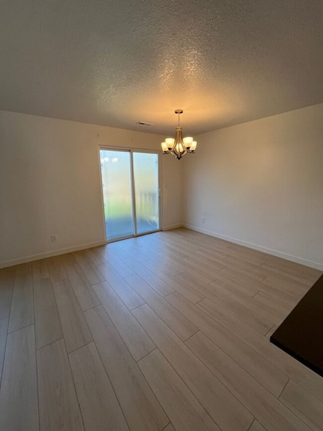 Building Photo - 3 Bedroom 2 Bath Forest Grove OR