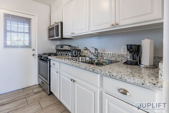 Building Photo - 4831 Castle Ave