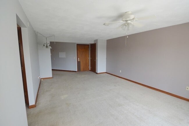 Building Photo - Holden Condo: 1 Bed 1 Bath