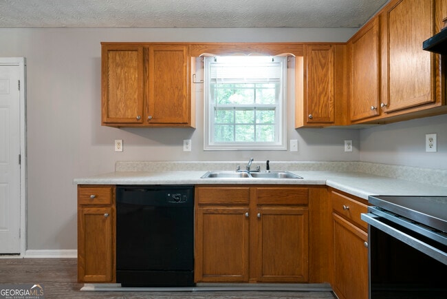 Building Photo - 347 Farm Brook Ln