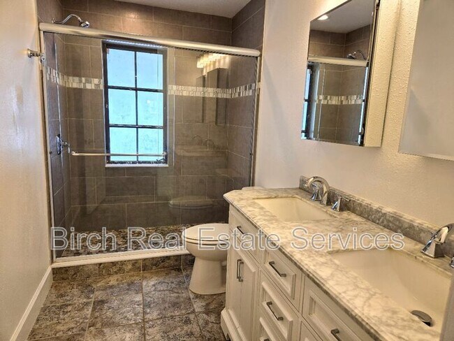 Building Photo - 515 Hollow Ridge Rd