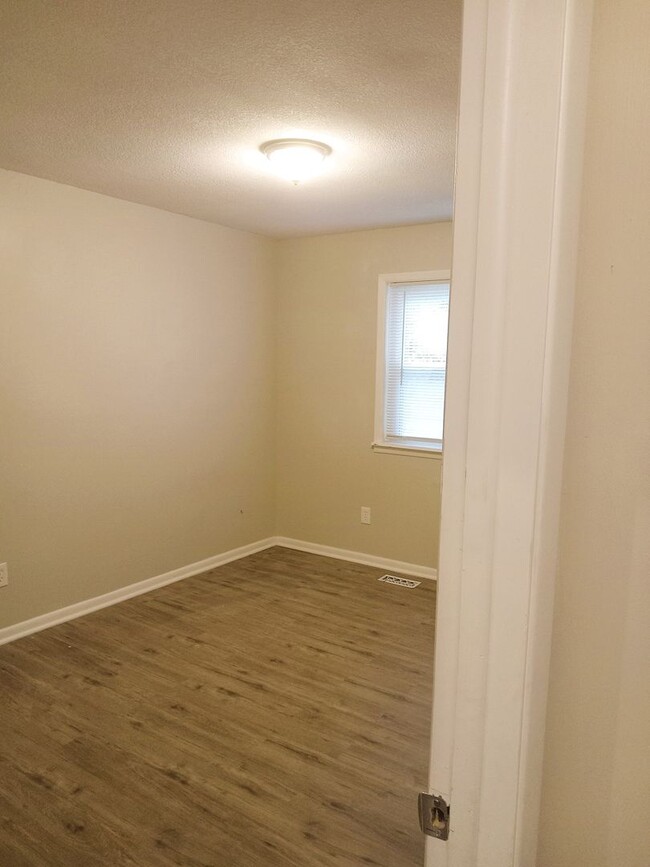 Building Photo - Darling Home in Bel Aire - Finished Baseme...