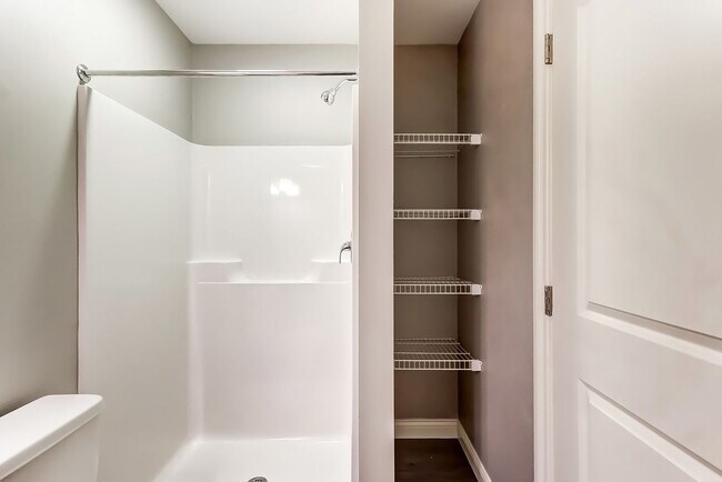 Building Photo - Victory Place Villas - 2 Bedroom, 2 Bathroom - End Unit