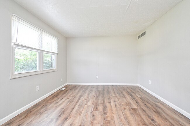 Building Photo - 10943 Birchridge Dr