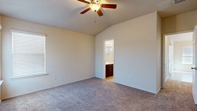 Building Photo - FREE DECEMBER RENT!!!