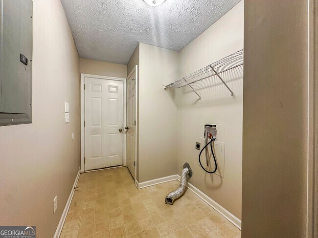 Building Photo - 1395 Stephens Pond View