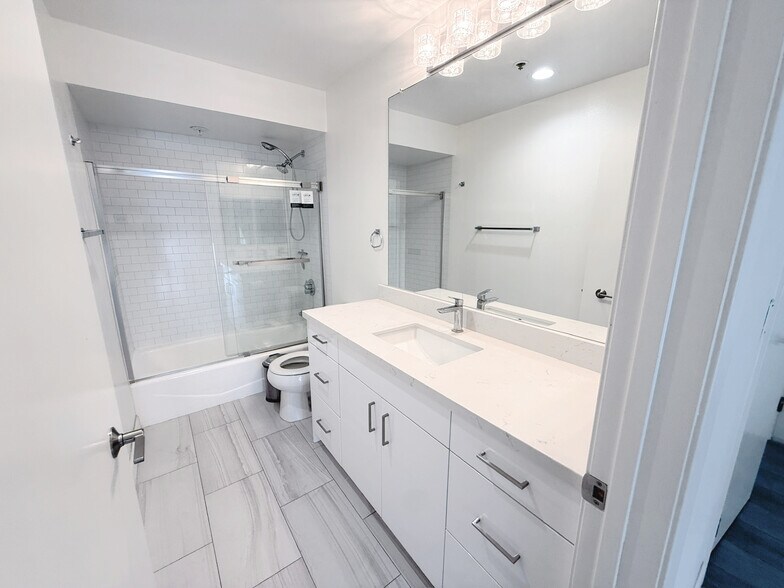 Building Photo - 222 S Central Ave