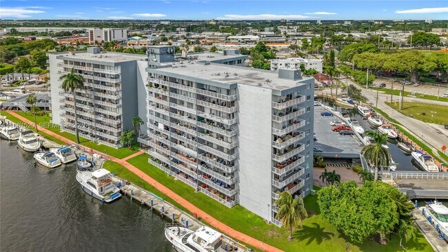 Building Photo - 1800 NW 24th Ave