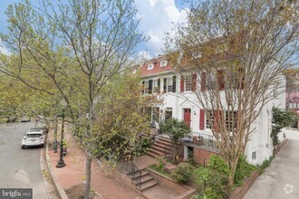 Building Photo - 2015 Allen Pl NW