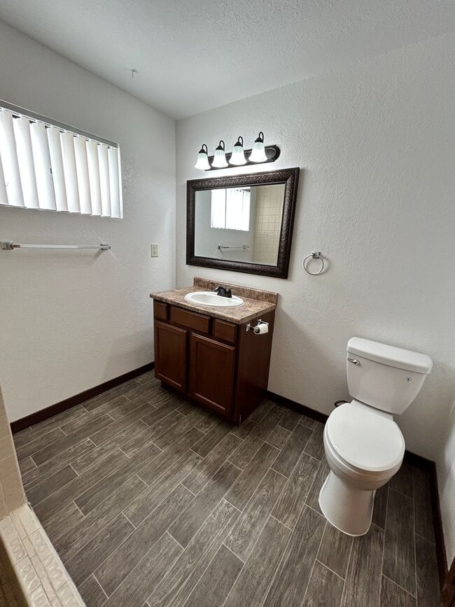Building Photo - Great Unfurnished home!