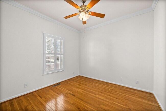 Building Photo - 3 Bedroom 2 Bath Pet Friendly Home For Rent with Community Pool Access!