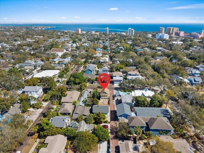 Building Photo - 916 2nd St N