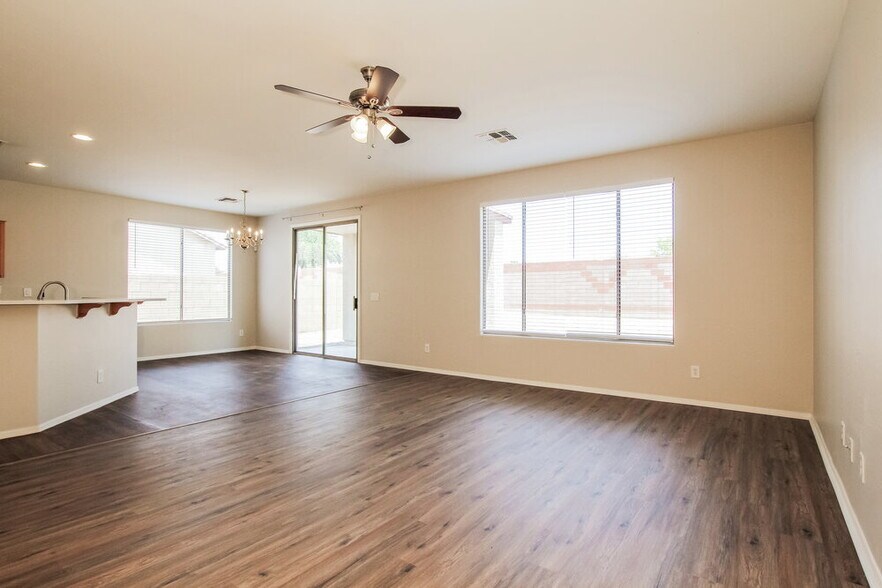 Building Photo - 10866 W Chase Dr