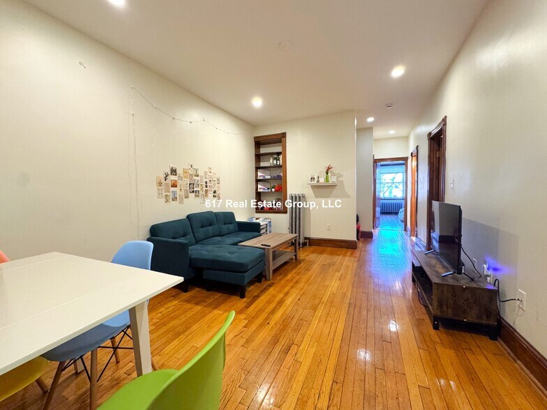 Building Photo - 21 Gibbs St