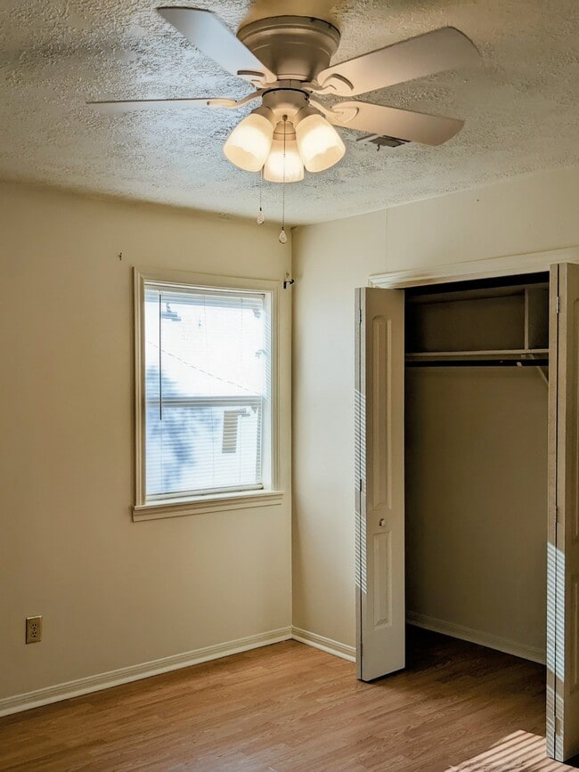 Building Photo - 1412 Hawk Tree Dr