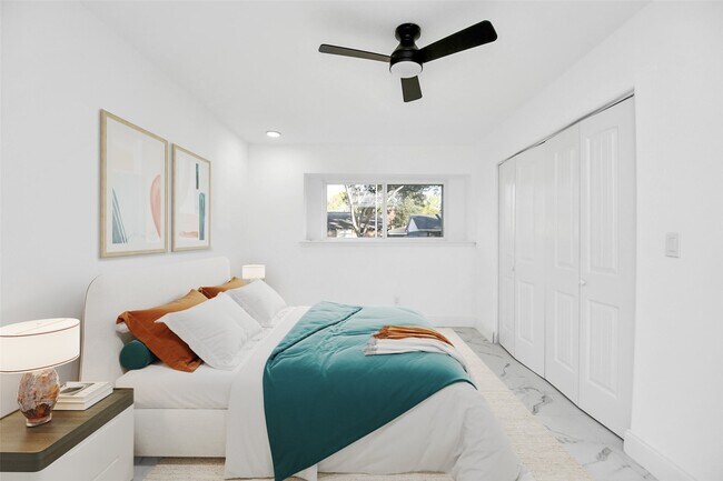 Building Photo - 6035 Cartagena St