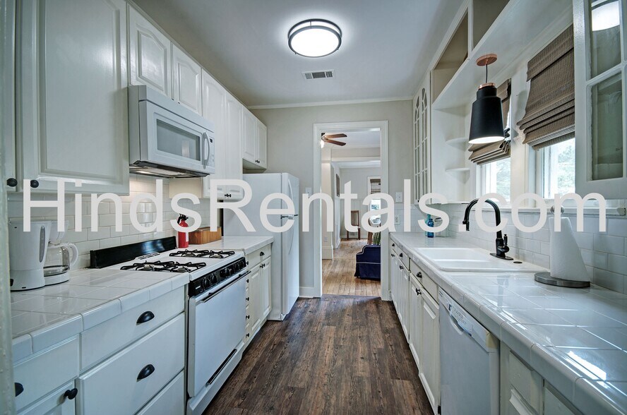 Building Photo - 1110 Quinn St