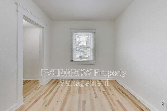 Building Photo - 413 N Oxford St