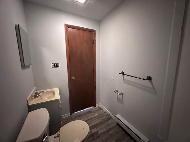 Building Photo - 408-4 Main-W