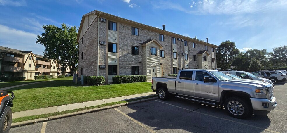 Building Photo - 19 Cedar Ct