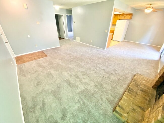 Building Photo - WESTSIDE CONDO!