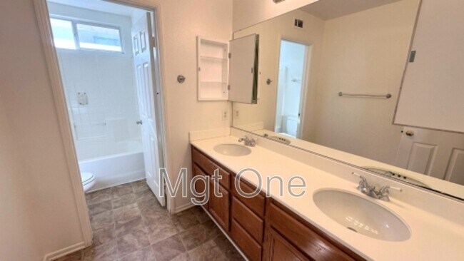 Building Photo - 8431 Newburgh St