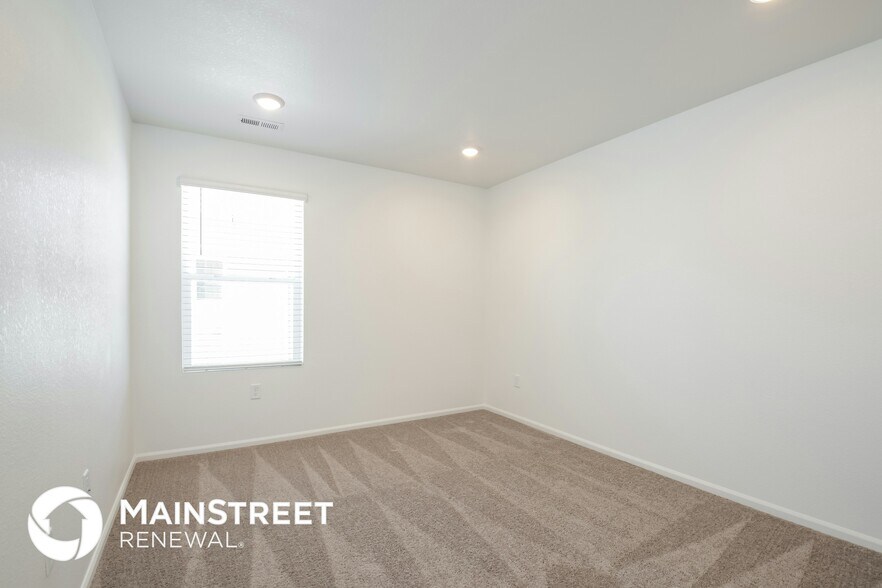 Building Photo - 12289 Creamery St