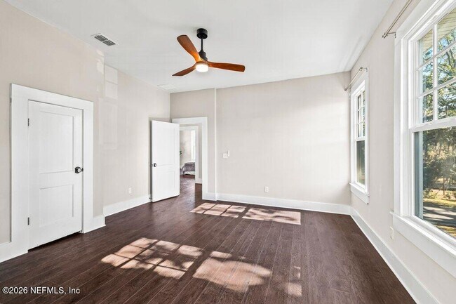 Building Photo - 2843 Oak St