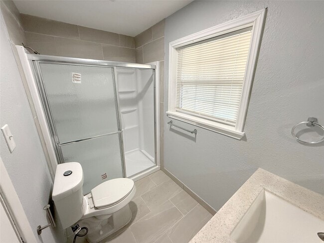 Building Photo - 2206 Eriksson St