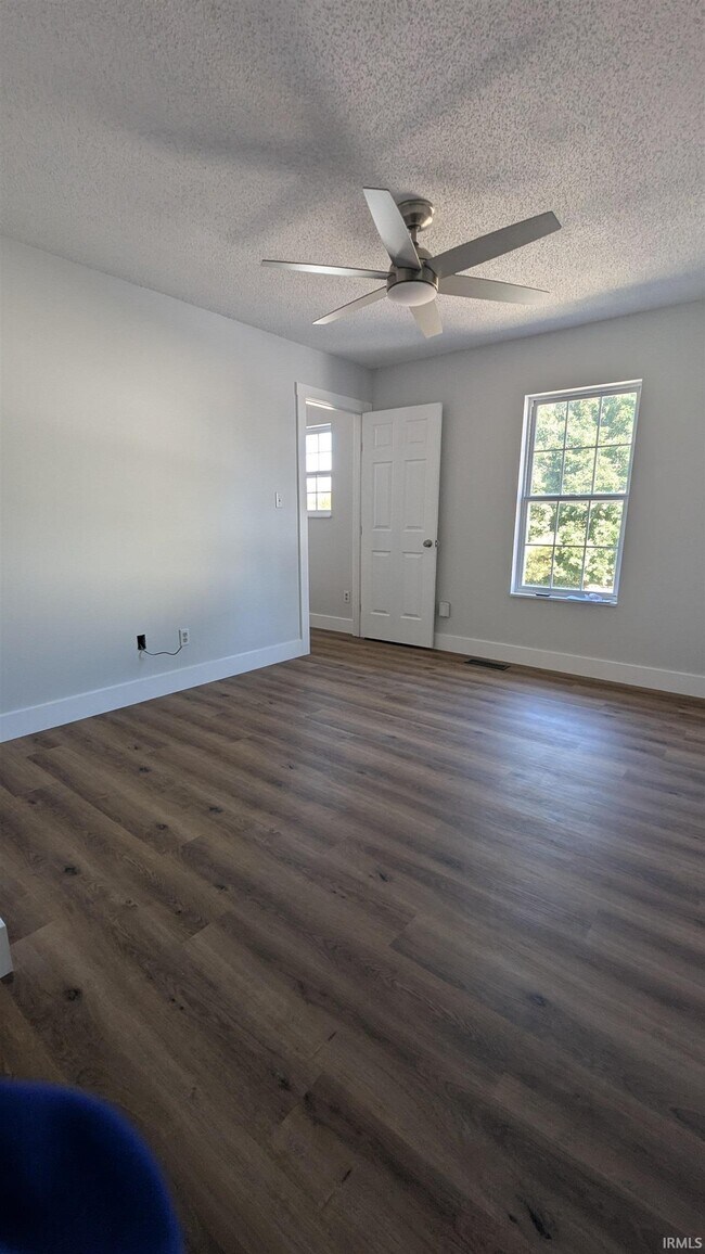 Building Photo - 432 E Laurelwood Dr