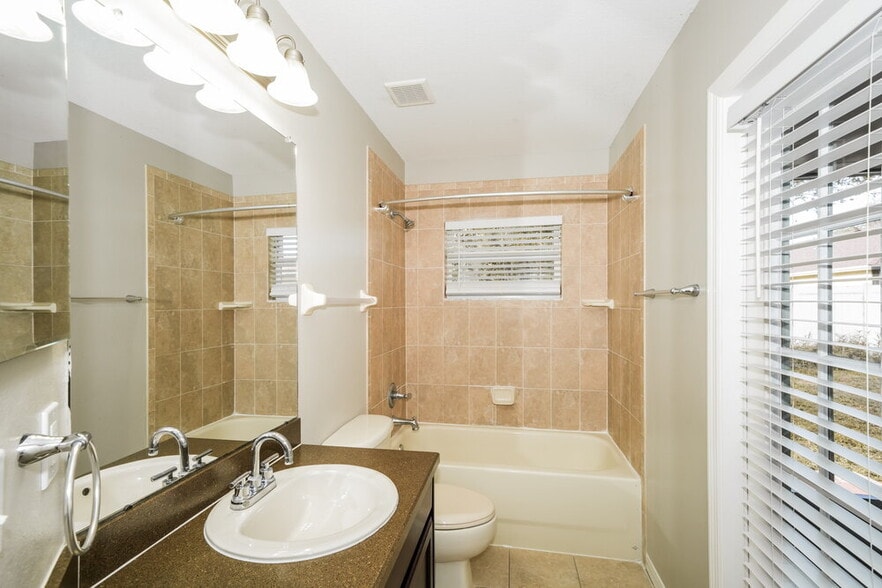 Building Photo - 423 Fern Gulley Dr