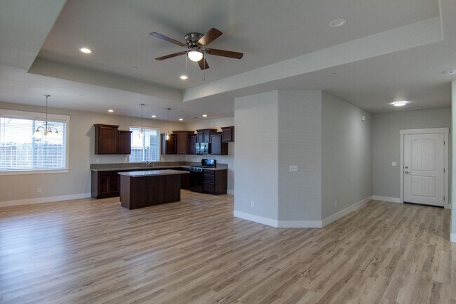 Building Photo - Newer Home for Rent in North Redding CA | $500 Off, Solar, Garage, Fenced Yard