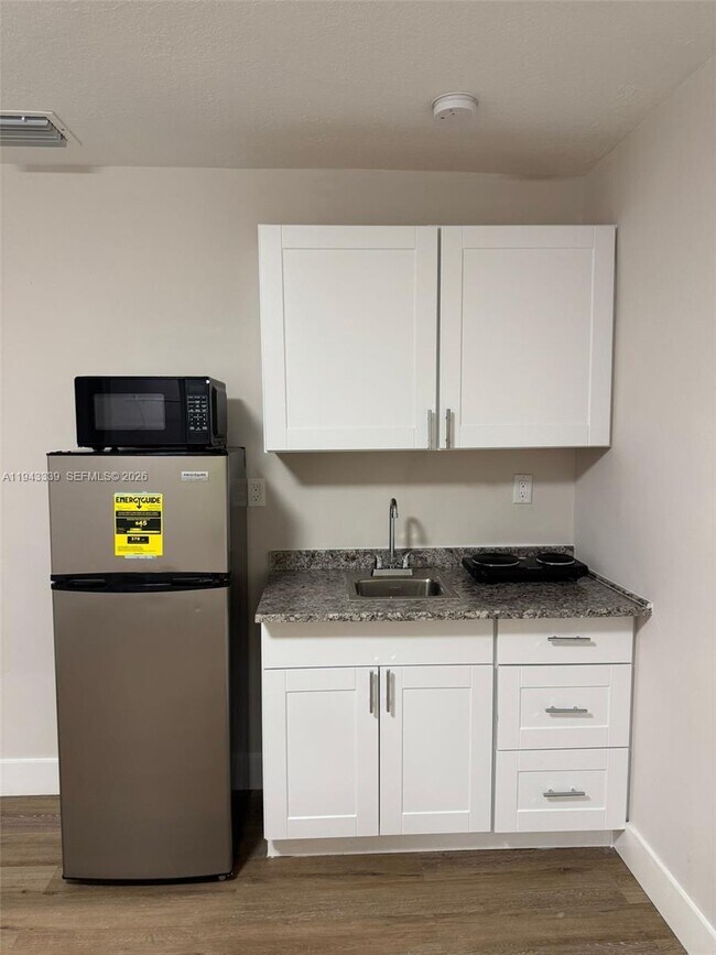 Building Photo - 6729 Petunia Dr