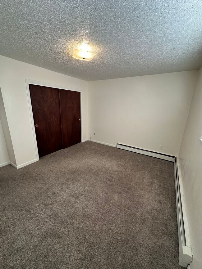 Building Photo - EM1304