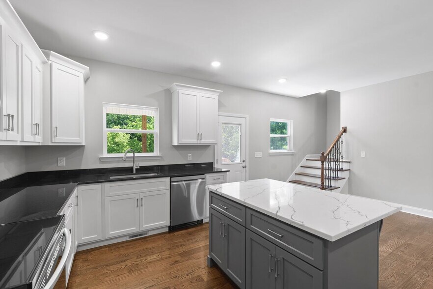 Building Photo - 611 Sunset Valley Dr