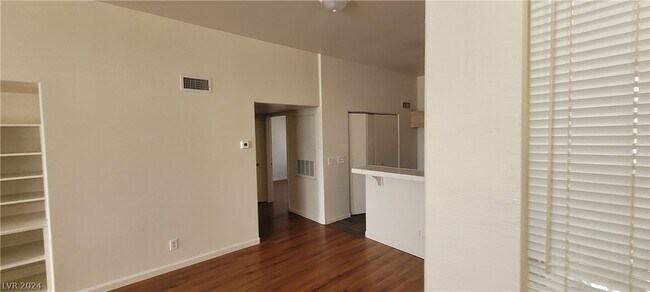 Building Photo - 3125 N Buffalo Dr