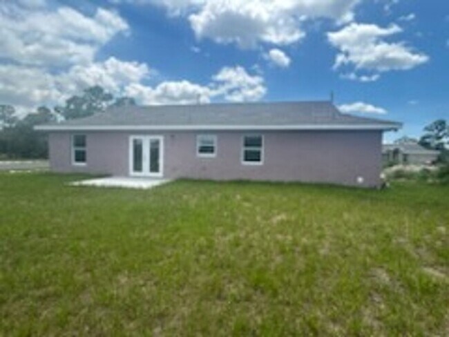 Building Photo - 3/2/1 Single Family Home Available-Cozy Pe...