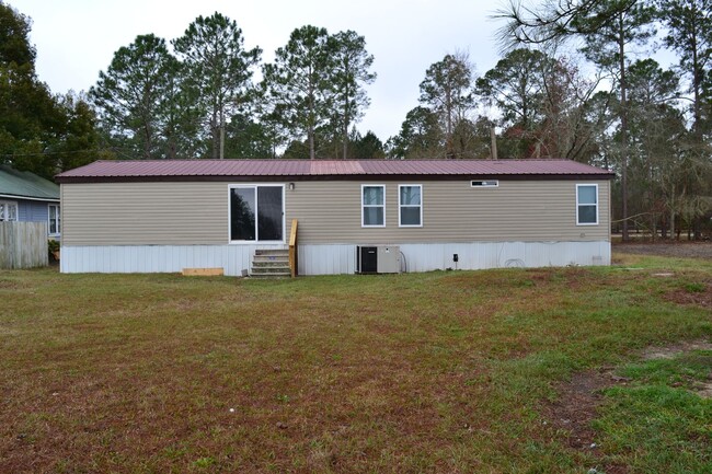 Building Photo - 3 Bedroom 2 Bathroom Mobile Home