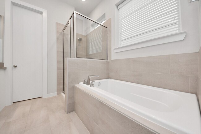 Building Photo - 608 Thornton Rd