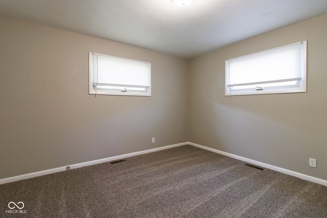 Building Photo - 432 Woodview Dr