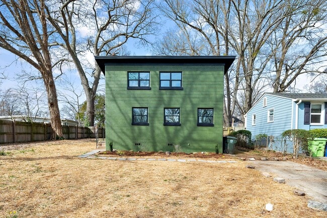 Building Photo - 210 Lincoln Ct