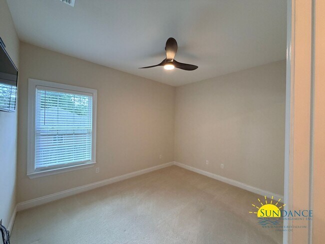 Building Photo - 213 Golf Course Dr