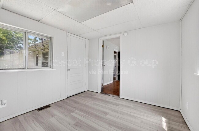 Building Photo - 10027 Lilac Ave