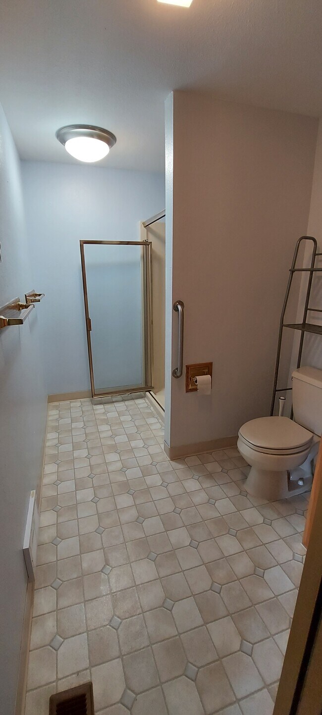 Building Photo - 5090 Forsythia Dr