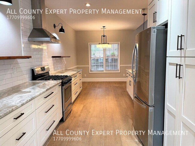 Building Photo - 1635 River Oak Dr