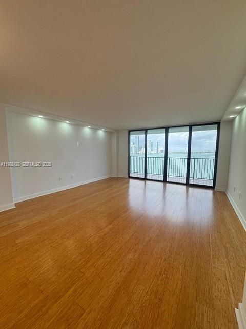 Building Photo - 801 N Venetian Dr