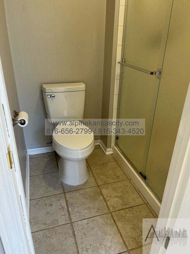 Building Photo - Beautiful California Split in Platte County