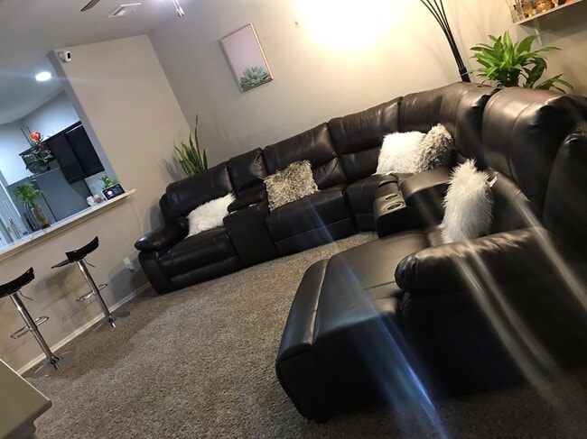 Building Photo - 10233 Hidden Village Dr