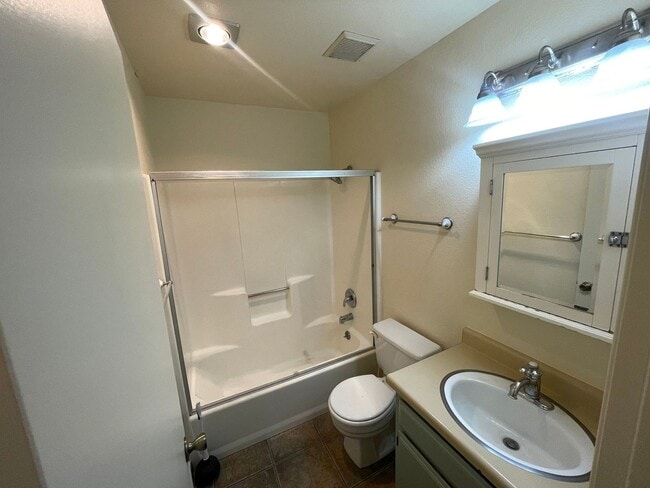 Building Photo - 540 S 5th St